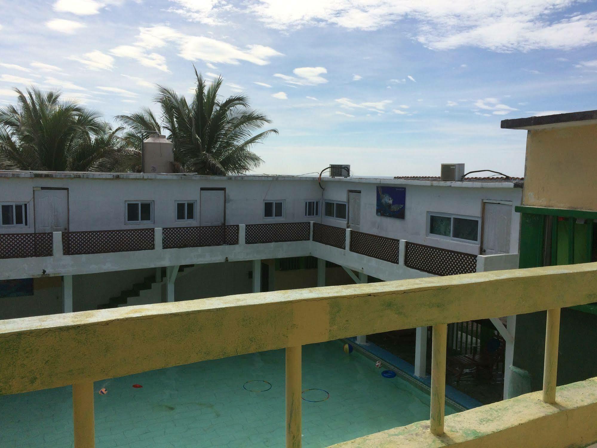 Tortugas Place Hotel Y Bungalos Monterrico Ngoại thất bức ảnh
