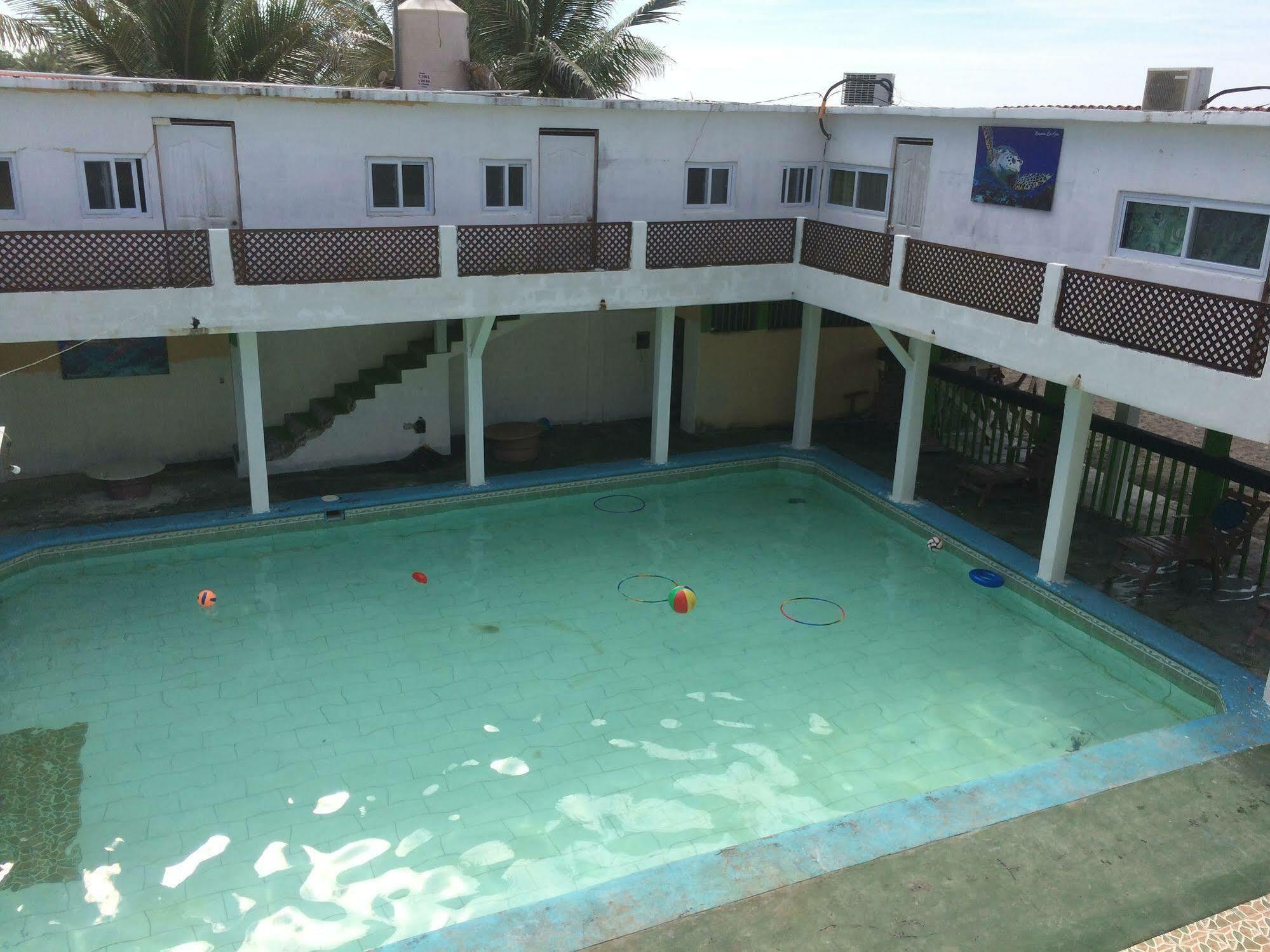 Tortugas Place Hotel Y Bungalos Monterrico Ngoại thất bức ảnh