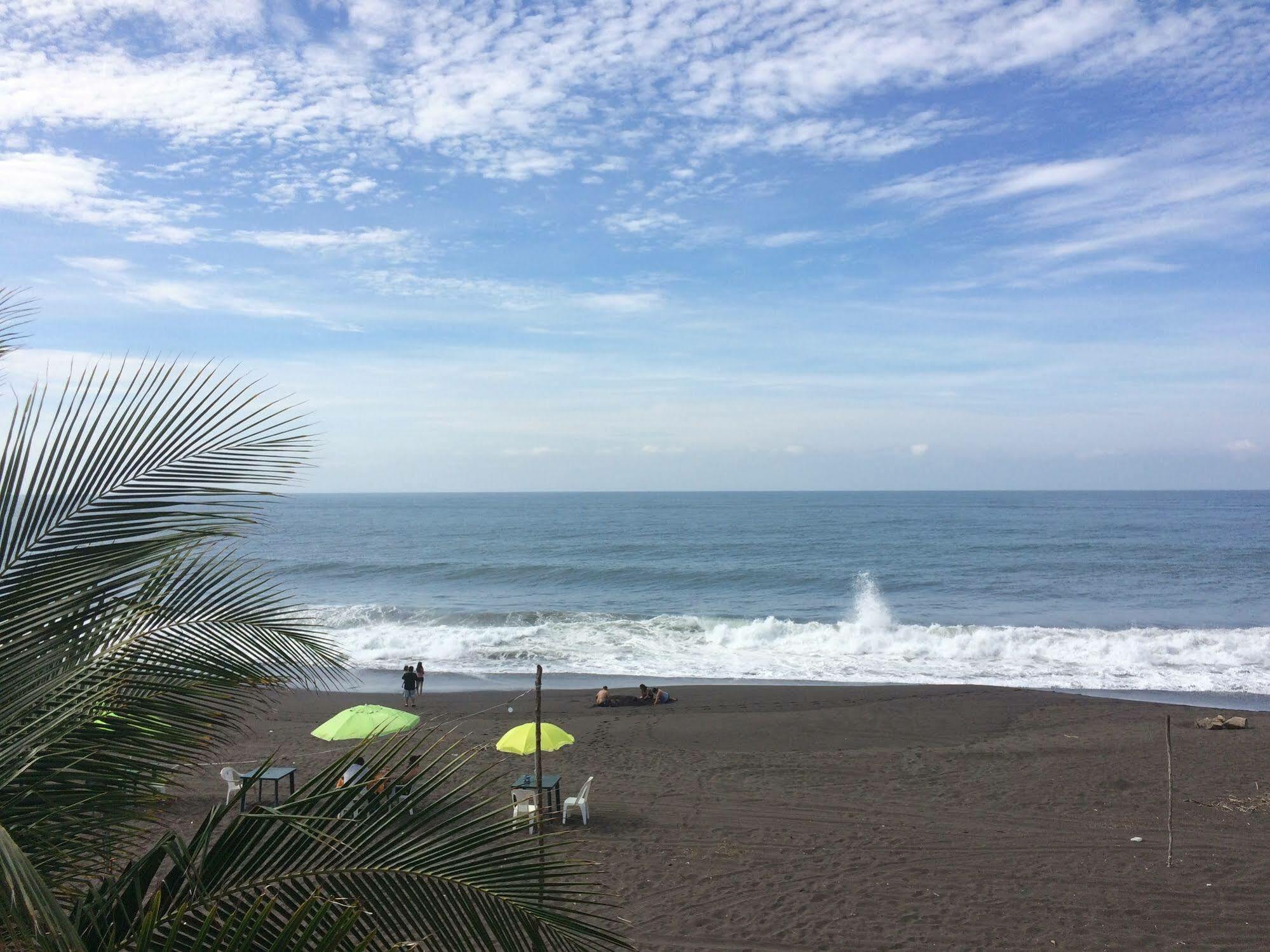 Tortugas Place Hotel Y Bungalos Monterrico Ngoại thất bức ảnh